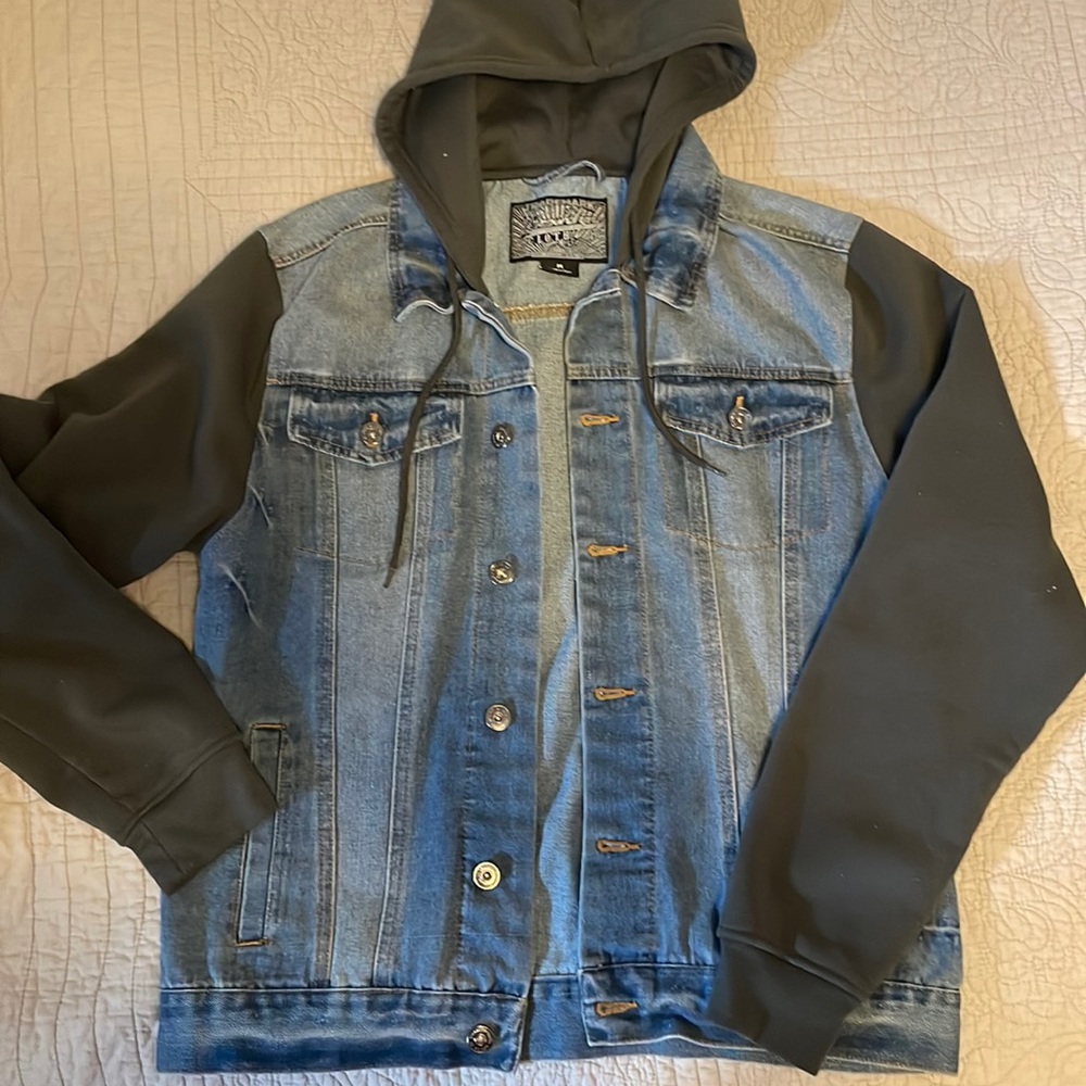 Mens size M, hooded Jean jacket, w/ army green fleece sleeves, good condition